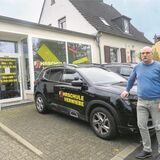 Fahrlehrer Andreas Verwiebe vor seiner Fahrschule in Oer-Erkenschwick. Die Durchfallquote bei theoretischen und praktischen Fahrprüfungen steigt auch in Oer-Erkenschwick.