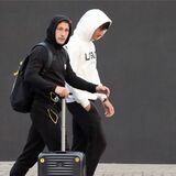 BVB-U23-Spieler Marco Pasalic mit einem Rollkoffer.