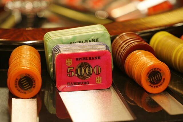 Bei einer polizeilichen Durchsuchung in einer Shisha-Bar in Herten flog 2021 eine illegale Poker-Runde auf.