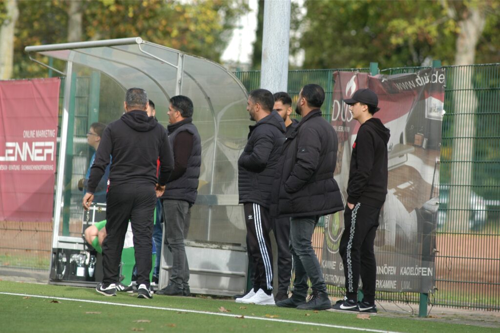 Das soll es ab dem kommenden Wochenende nicht mehr geben: Auf der Jule-Ludorf-Sportanlage vor dem Stimberg-Stadion in Oer-Erkenschwick verfolgen Kicker Das soll es ab dem kommenden Wochenende nicht mehr geben: Auf der Jule-Ludorf-Sportanlage vor dem Stimberg-Stadion in Oer-Erkenschwick verfolgen Kicker