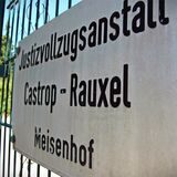 Im Ickerner Gefängnis gilt der offene Vollzug für die meisten Häftlinge. Sie können die Anlage also verlassen. Aber es gibt stets fest vereinbarte Zeiten dafür.