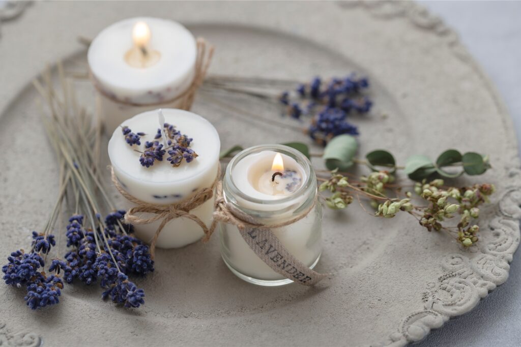 selbst gebastelte kerzen mit lavendel
