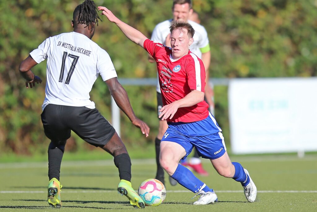 Der FC Castrop-Rauxel, mit Nick Reinhardt am Ball, empfängt ist Gast des TuS Stockum. Der FC Castrop-Rauxel, mit Nick Reinhardt am Ball, empfängt ist Gast des TuS Stockum.