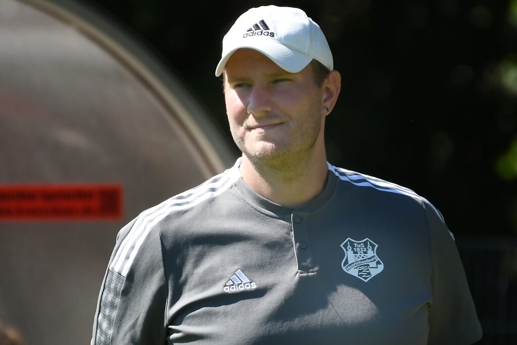 Trainer Alexander Schmottlach und sein TuS Henrichenburg treten beim SV Hochlar II an. Trainer Alexander Schmottlach und sein TuS Henrichenburg treten beim SV Hochlar II an.
