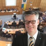 Beigeordneter Michael Eckhardt und der Ratssaal der Stadt Castrop-Rauxel