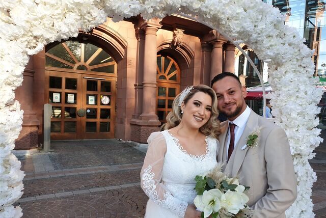 Tugba (26) und Ali (28) nach ihrer Trauung