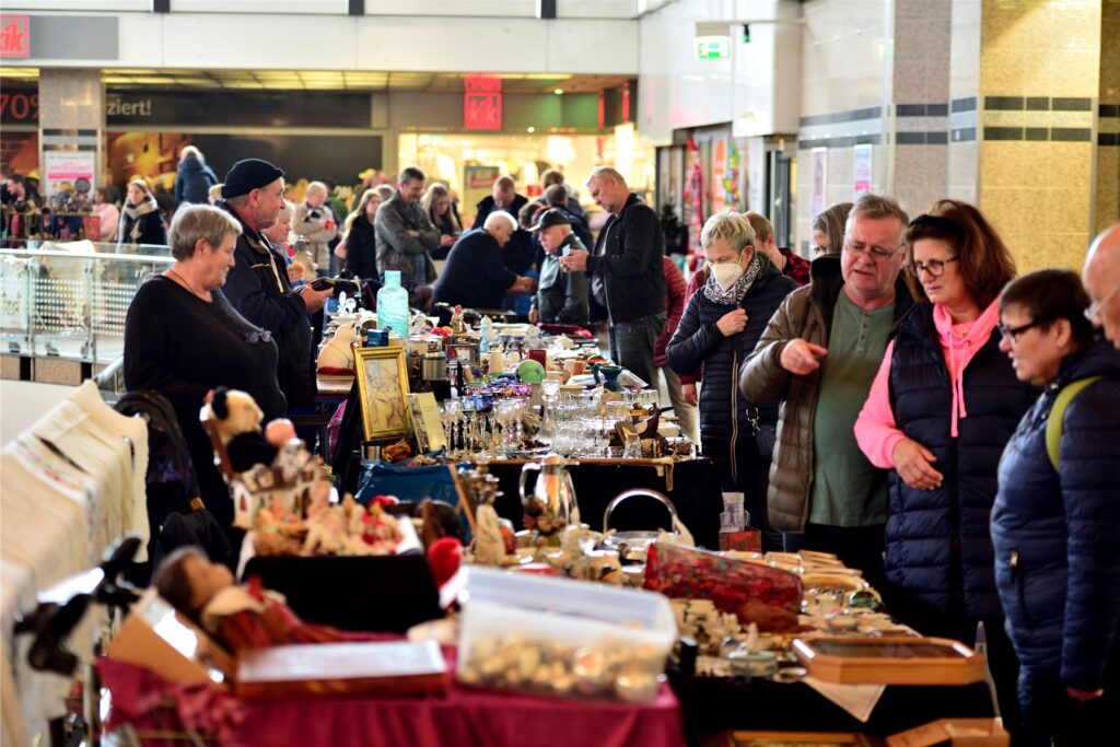 Endlich was los im Marler Stern: Der Antikmarkt mit verkaufsoffenem Sonntag waren Ende Oktober ein großer Erfolg. Endlich was los im Marler Stern: Der Antikmarkt mit verkaufsoffenem Sonntag waren Ende Oktober ein großer Erfolg.