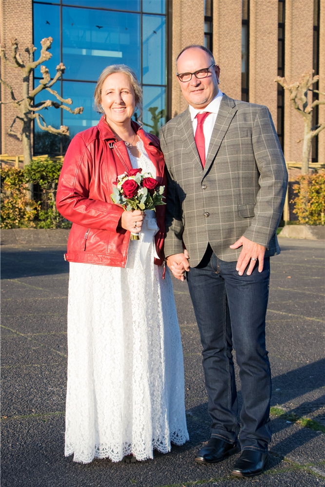 Bei einem Besuch im Rathause erfuhren Bettina Borsig und Andreas Brambor davon, dass am 11.11.22 noch ein Hochzeitstermin frei war. Bei einem Besuch im Rathause erfuhren Bettina Borsig und Andreas Brambor davon, dass am 11.11.22 noch ein Hochzeitstermin frei war.