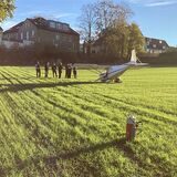 Ein Flugzeug musste in Hattingen-Niederwenigern auf einem Feld notlanden.