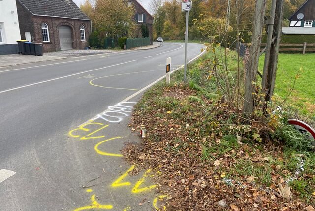Am Westring sind die Spuren des Unfalls zwei Tage nach dem Unglück noch zu erkennen.