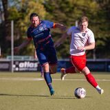 Manuel Stiepermann (r.) im Laufduell mit Bergkamens Volkan Gül.