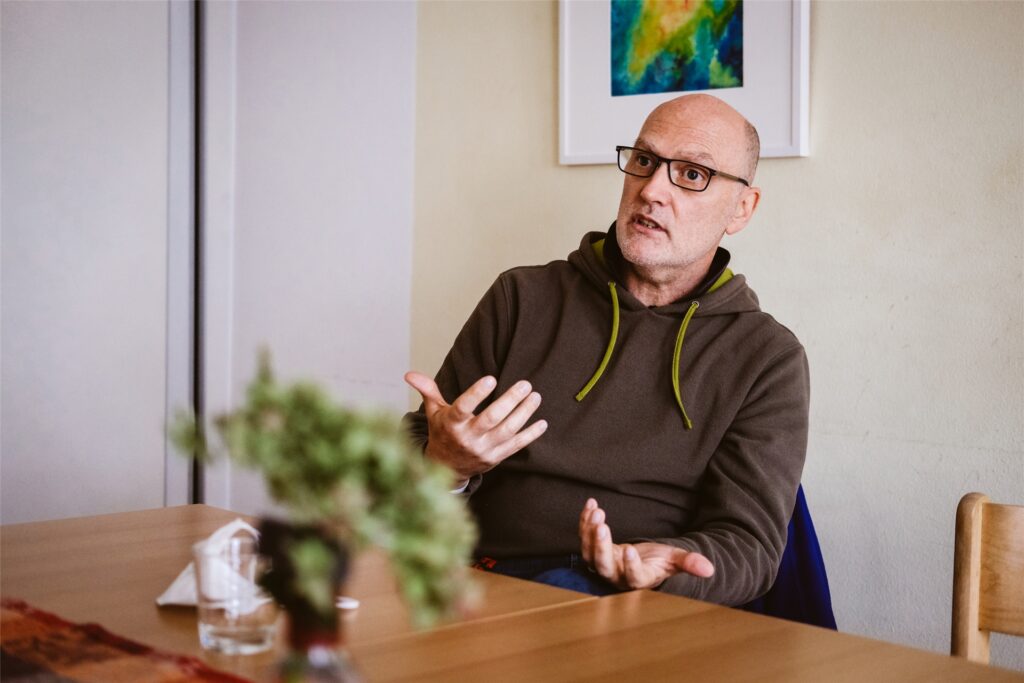 Sozialarbeiter Karsten Suchanecki bietet im Gasthaus vormittags Beratungen an. Sozialarbeiter Karsten Suchanecki bietet im Gasthaus vormittags Beratungen an.