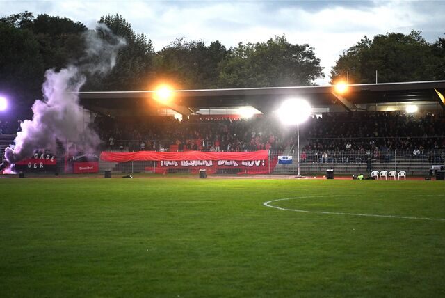 Viel los am Stimberg beim Westfalenpokal-Achtelfinale Spvgg. Erkenschwick gegen Preußen Münster Ende September. Am Samstag steht das Viertelfinale an.