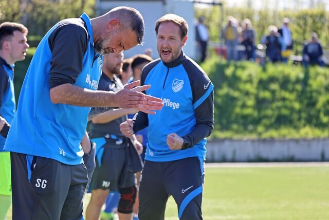 Trainer Sascha Rammel (r) feierte mit dem FC Frohlinde einige Erfolge, konnte aber den Landesliga-Abstieg nicht abwenden. Bald übernimmt er den BSV Schüren in der Westfalenliga.