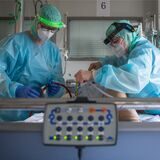 Eine Frau ist im Zusammenhang mit dem Coronavirus in Castrop-Rauxel gestorben. Sie wurde 84 Jahre alt (Symbolbild).