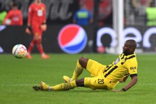 Anthony Modeste liegt am Boden.