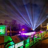 Bunte Beleuchtung des Oberwassers des Schiffshebewerks Henrichenburg in Waltrop.