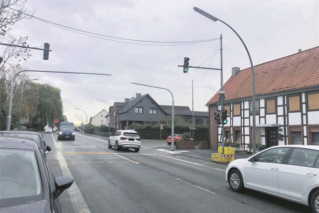 Ein Foto von der Kreuzung Leveringhäuser Straße/Elisenstraße/Messingfeldstraße.