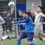 Das Kreispokalspiel des SV Wanne 11 (graue Hemden, hier beim FC Frohlinde) wurde in der 91. Minute abgebrochen. Der Keeper des FC Marokko Herne hatte den Schiedsrichter attackiert.