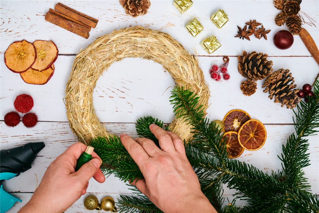 hände basteln einen adventskranz hände basteln einen adventskranz