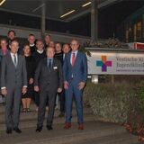 Der Aufsichtsrat der Vestischen Caritas-Kliniken. Dr. Martin Meyer (re.) ist der neue Geschäftsführer der Vestischen Kinder- und Jugendklinik und damit Nachfolger von Andreas Wachtel.