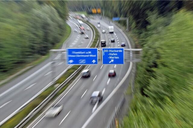 Autobahnschilder auf der A45