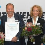 Unternehmer des Jahres Hubert Loick bei der Preisverleihung. Yvonne Harks und Petra Große Geldermann bekamen den innovationspreis 2022 für ihr Hohe Mark Eis.