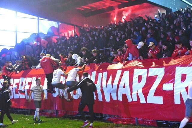 Um sie gibt es Streit: Erkenschwicker Fans sollen nicht nach Marsberg. Jetzt hat ein Sportgericht die Austragung eines Geisterspiels im Westfalenpokal vorerst gestoppt.