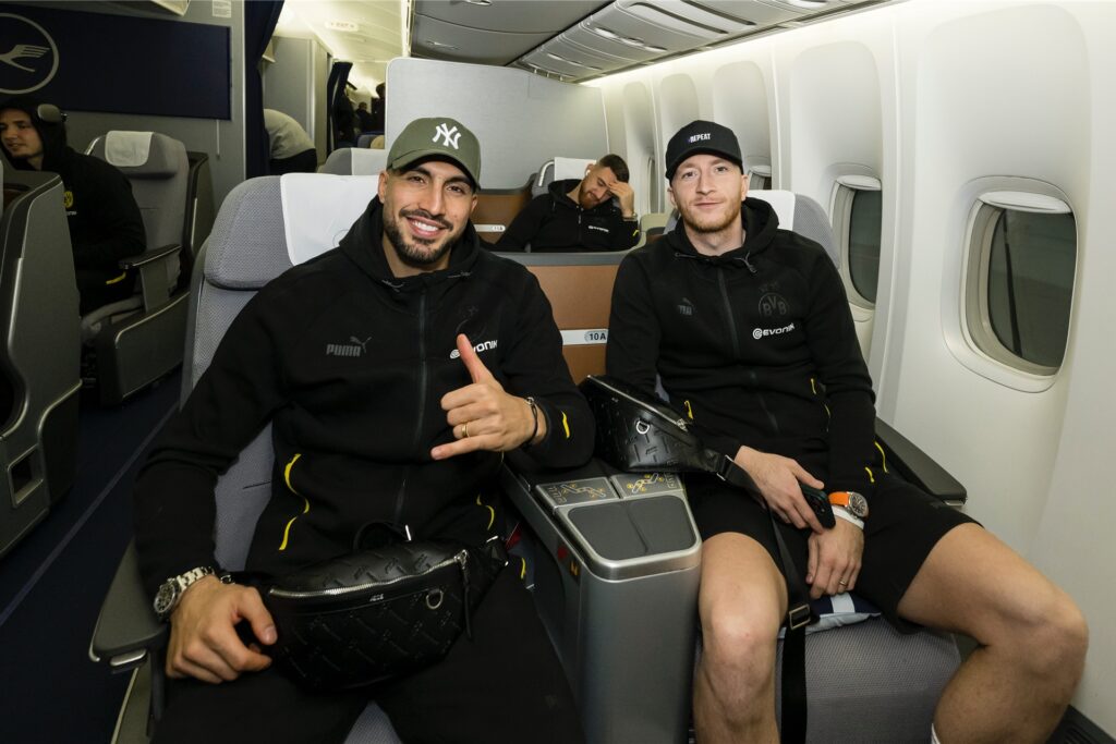 Die BVB-Spieler auf dem Weg nach Singapur.