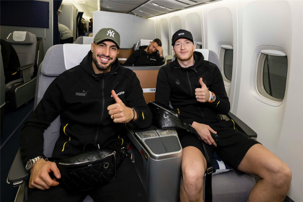 Die BVB-Spieler auf dem Weg nach Singapur.