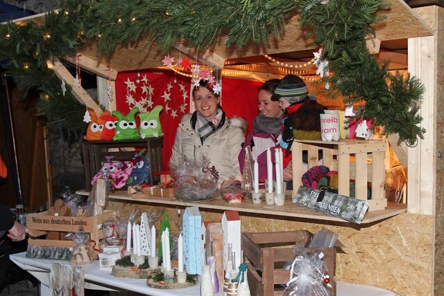 Weihnachtsschmuck im Stand des Flaesheimer Adventsmarktes