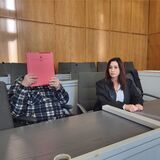 Hat alles zugegeben: Der Angeklagte neben seiner Verteidigerin Simone Dahlmann-Ludwig im Essener Landgericht.