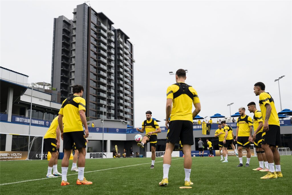 Das erste BVB-Training in Singapur.
