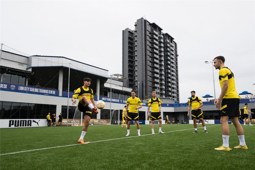 Das erste BVB-Training in Singapur.