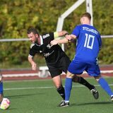 Kapitän André Trottenberg (schwarzes Trikot) und die SG Castrop II können bis mindestens zum Jahreswechsel 2022/23 auf die verstärkte Unterstützung durch die Erste Mannschaft setzen.