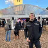 Veranstalter Hans Schuster steht vor dem Public Viewing in Dorsten.