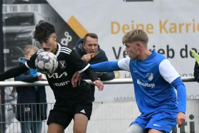 Zouhir Akrifou (l) war Antreiber der SG Castrop, die nach einem 3:0 am Ende mit 3:2 beim FC Frohlinde gewann.