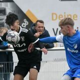 Zouhir Akrifou (l) war Antreiber der SG Castrop, die nach einem 3:0 am Ende mit 3:2 beim FC Frohlinde gewann.