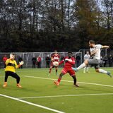 Artistisch und gekonnt: Schwicker-Kapitän Stefan Oerterer markiert in dieser Situation per Direktabnahme das entscheidende 2:0 – sein 16. Saisontor.