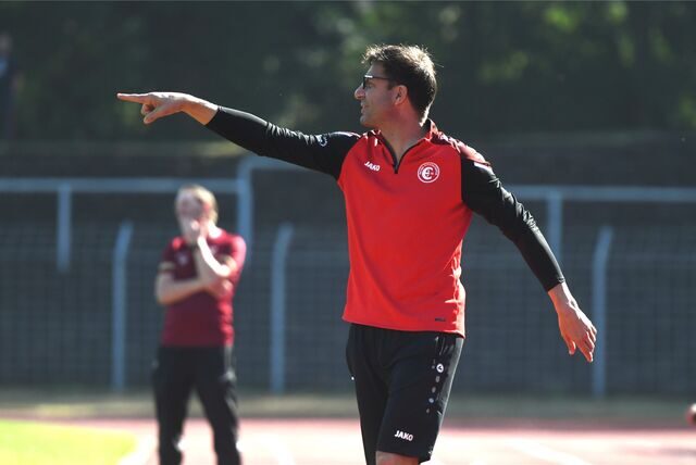 Trainer Magnus Niemöller gibt die Richtung bei der Spvgg. Erkenschwick vor. Mit dem bisherigen Verlauf der Saison ist der Coach durchaus zufrieden.