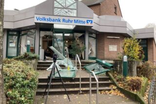 Die verwüstete Volksbank-Filiale.