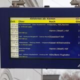 Die Bahnstrecke zwischen Dortmund und Hamm ist aktuell gesperrt. Es verkehren zurzeit ersatzweise Busse zwischen den Hauptbahnhöfen in Dortmund und Hamm.
