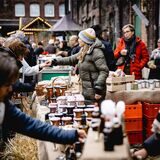 Viel Anklang fanden die verschiedenen Anbieter beim Winterzauber auf Hof Schulte-Rauxel mit ihren selbst produzierten Artikeln.