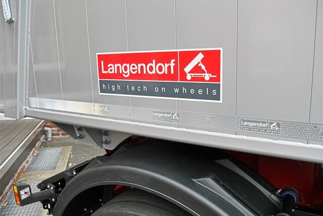 Das Logo des Waltroper Fahrzeugherstellers Langendorf auf einem Lkw.