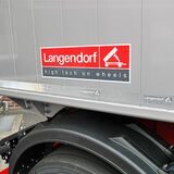 Das Logo des Waltroper Fahrzeugherstellers Langendorf auf einem Lkw.