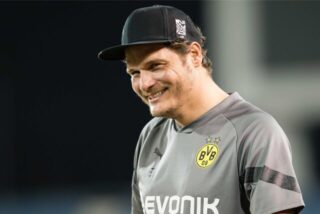 BVB-Trainer Edin Terzic lacht.