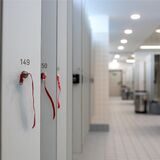 Fünf Monate nach einem dreisten Diebstahlscoup einer Sporthalle in Bochum-Wattenscheid muss sich ein vielfach vorbestrafter Mann (30) vor dem Bochumer Landgericht verantworten. (Symbolbild)