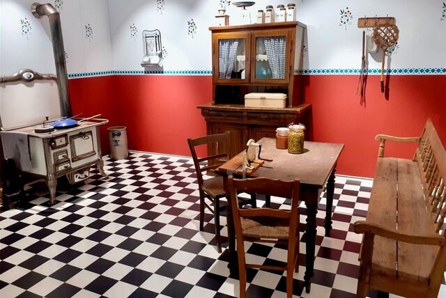 Die Hochlarmarker Küche in der Ausstellung „Panhas mit Rübenkraut“ im Institut für Stadtgeschichte.