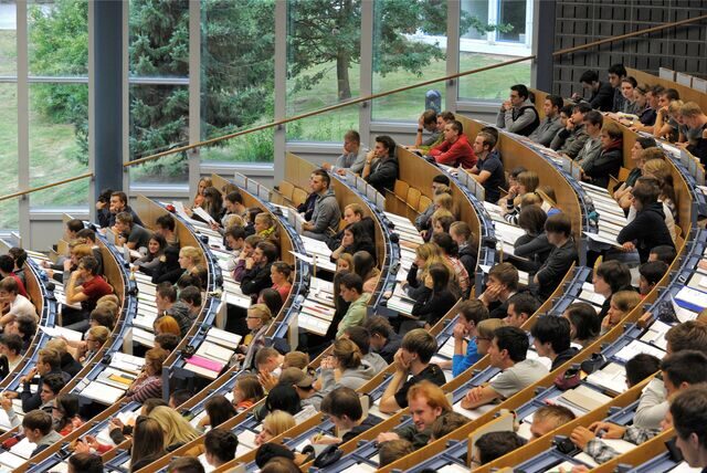 Volle Hörsäle wird es eine Woche vor den Weihnachtsferien der TU Dortmund wohl nicht geben. Viele Studierende werden in diesem Jahr schon eine Woche früher nicht mehr zur Universität kommen müssen.