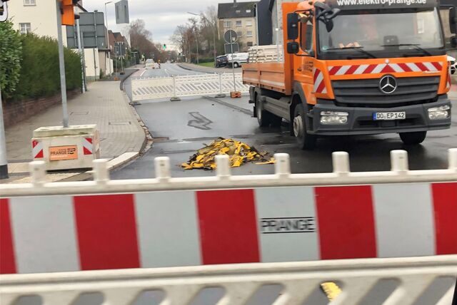Derzeit sind auf der südlichen Seite der Kreuzung Lehmstraße/Berliner Straße in Waltrop Markierungsarbeiten im Gange.
